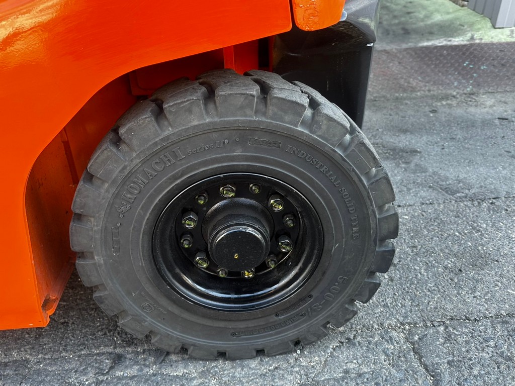 ニチユ中古フォークリフト【FB15P-80-300】［No.194］使用時間少なめ！！屋内作業活躍間違いなしのバッテリー車