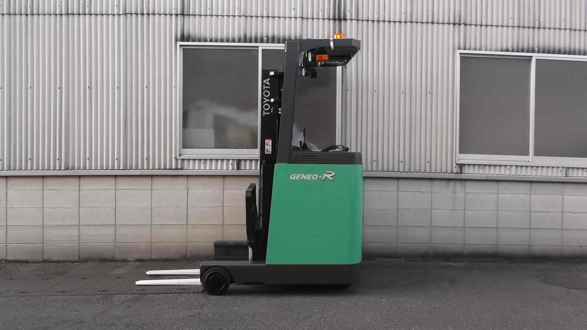 トヨタ中古フォークリフト【7FBR10】　2020年12月新品バッテリー交換済！屋内作業に最適です！