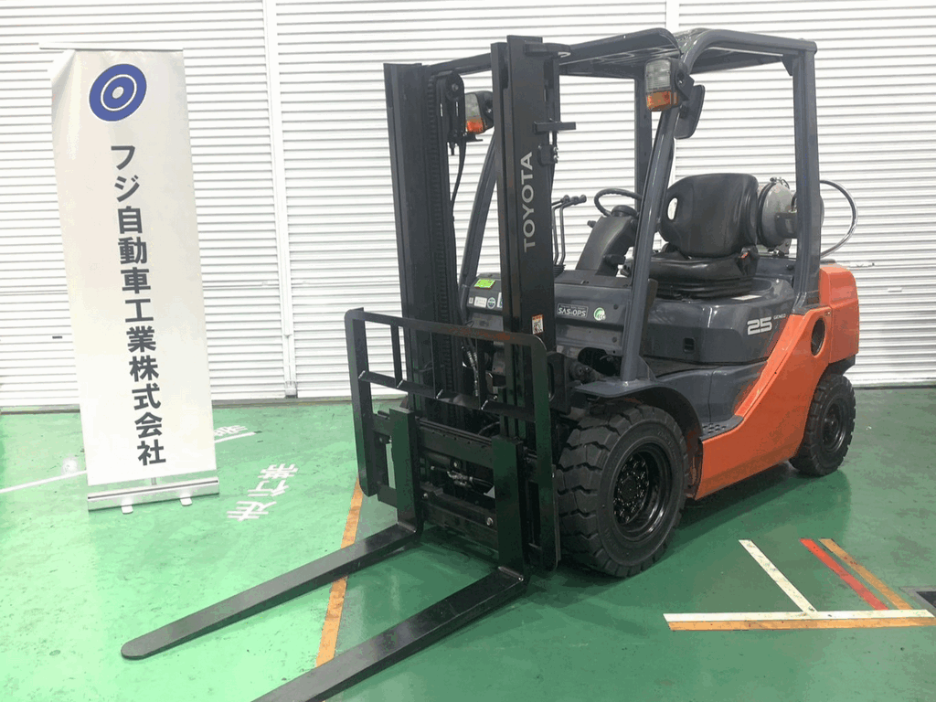 トヨタ中古フォークリフト【02-8FG25】［No.67］使用時間少なめ！