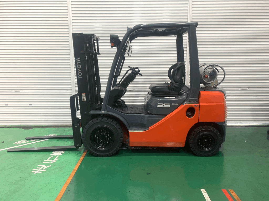 トヨタ中古フォークリフト【02-8FG25】［No.67］使用時間少なめ！