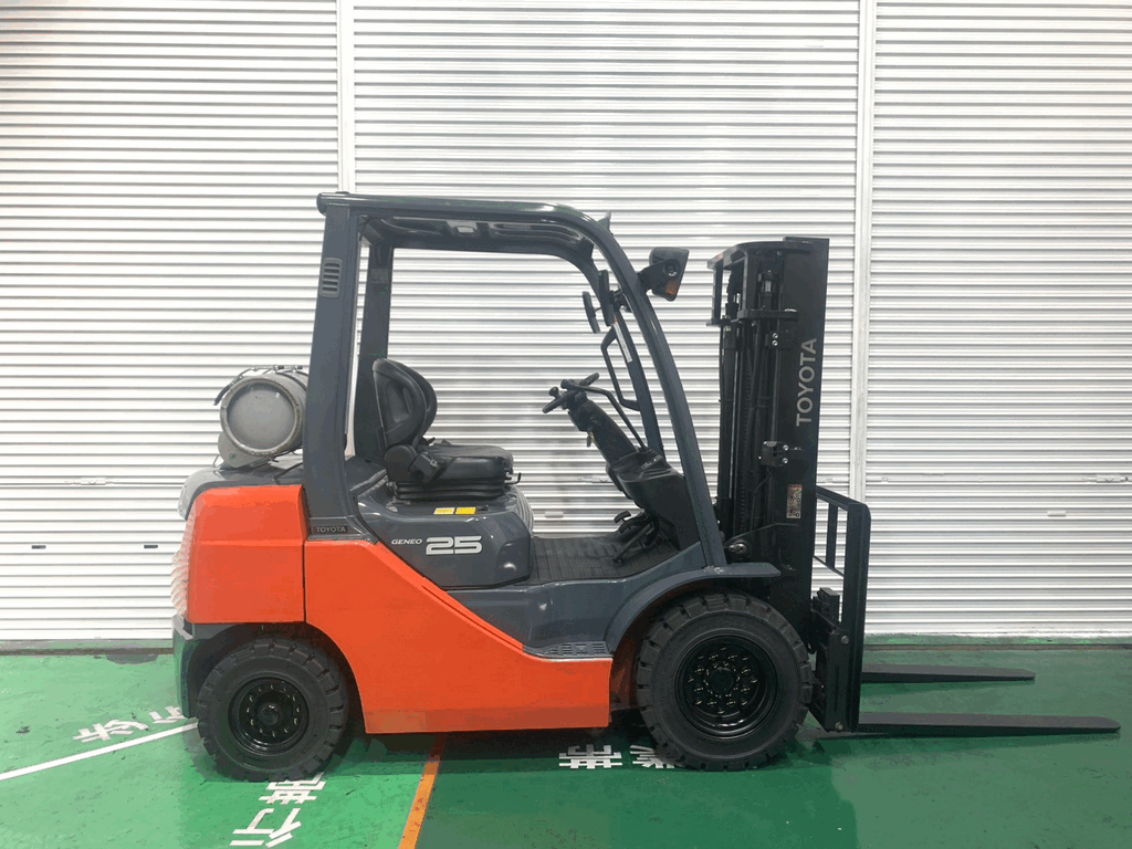トヨタ中古フォークリフト【02-8FG25】［No.67］使用時間少なめ！