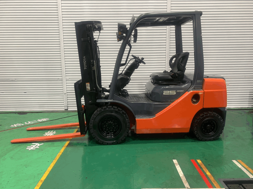 トヨタ中古フォークリフト【02-8FD25】［No.69］高所作業に最適！使用時間3000時間台