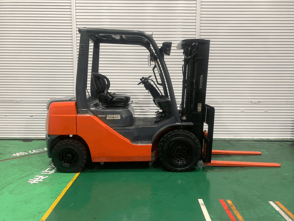 トヨタ中古フォークリフト【02-8FD25】［No.69］高所作業に最適！使用時間3000時間台