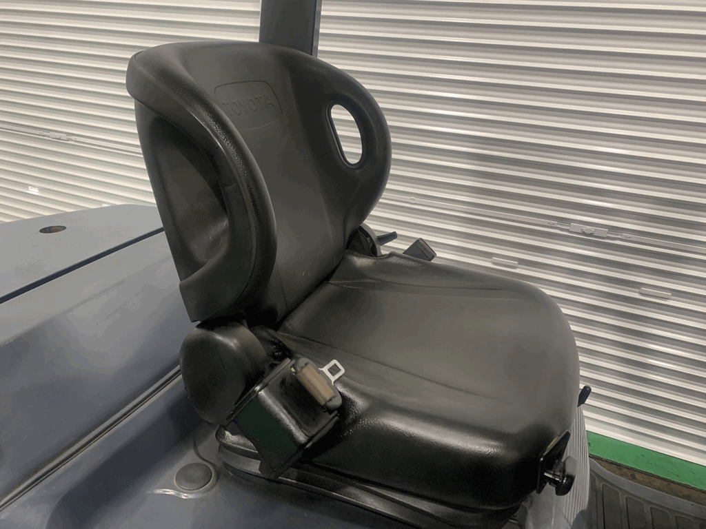 トヨタ中古フォークリフト【02-8FD25】［No.69］高所作業に最適！使用時間3000時間台