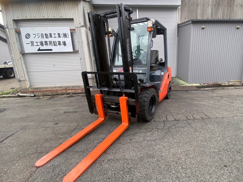 トヨタ中古フォークリフト【02-8FG25】［No.70］便利なサイドシフト付き！