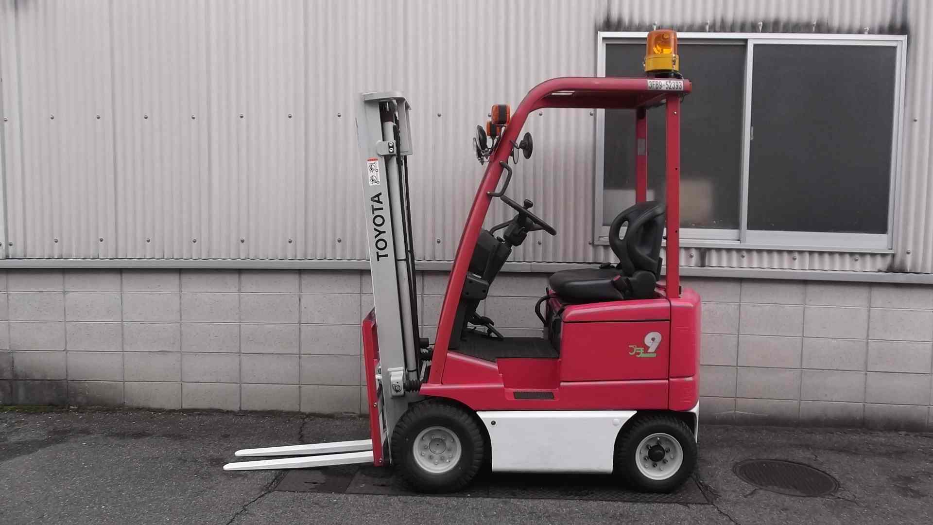 トヨタ中古フォークリフト【3FB9】　2017年式まだまだ元気に活躍してくれます！★アウトレット商品・送料別途★