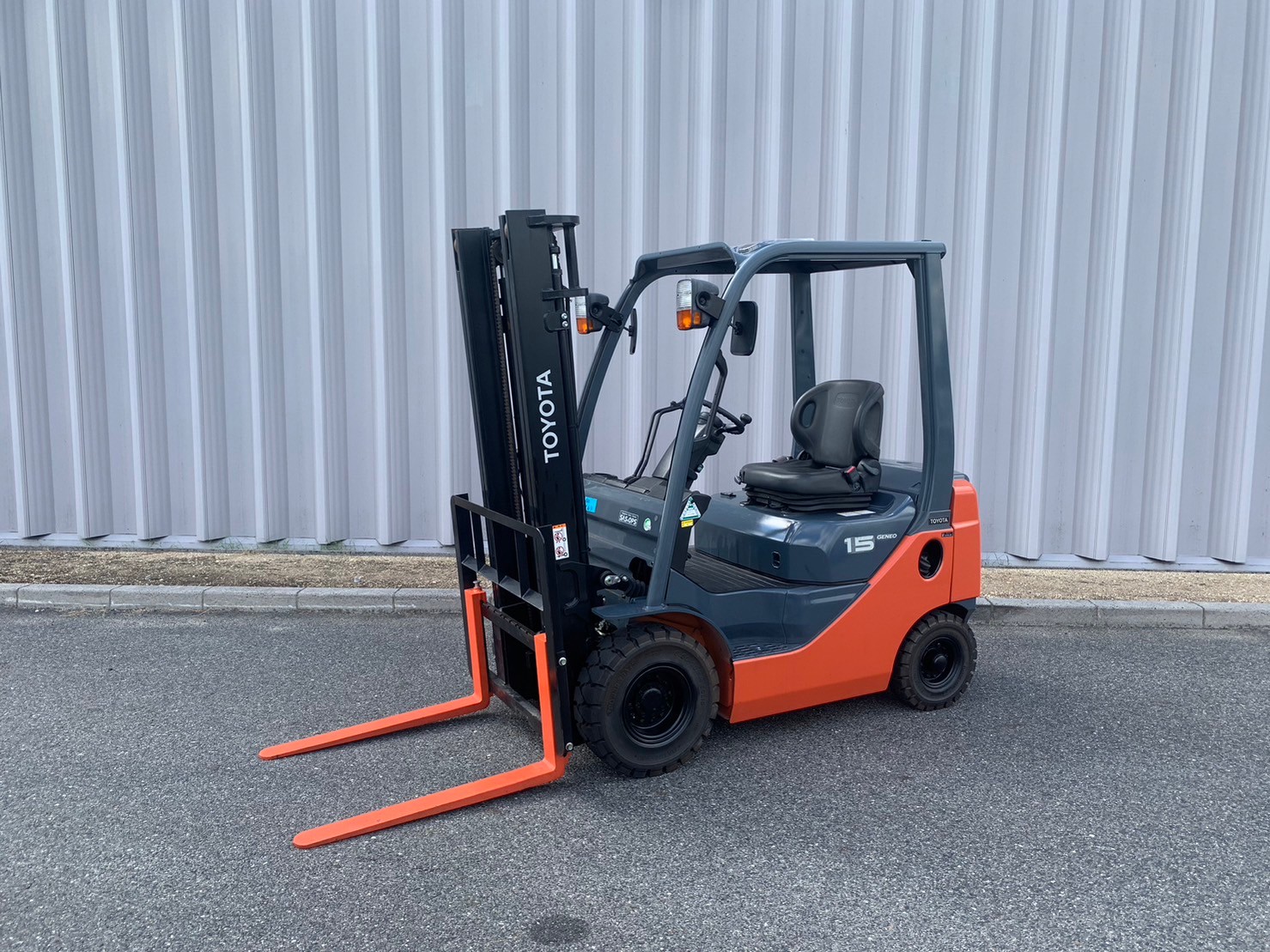 トヨタ中古フォークリフト【02-8FG15】早い者勝ち！？