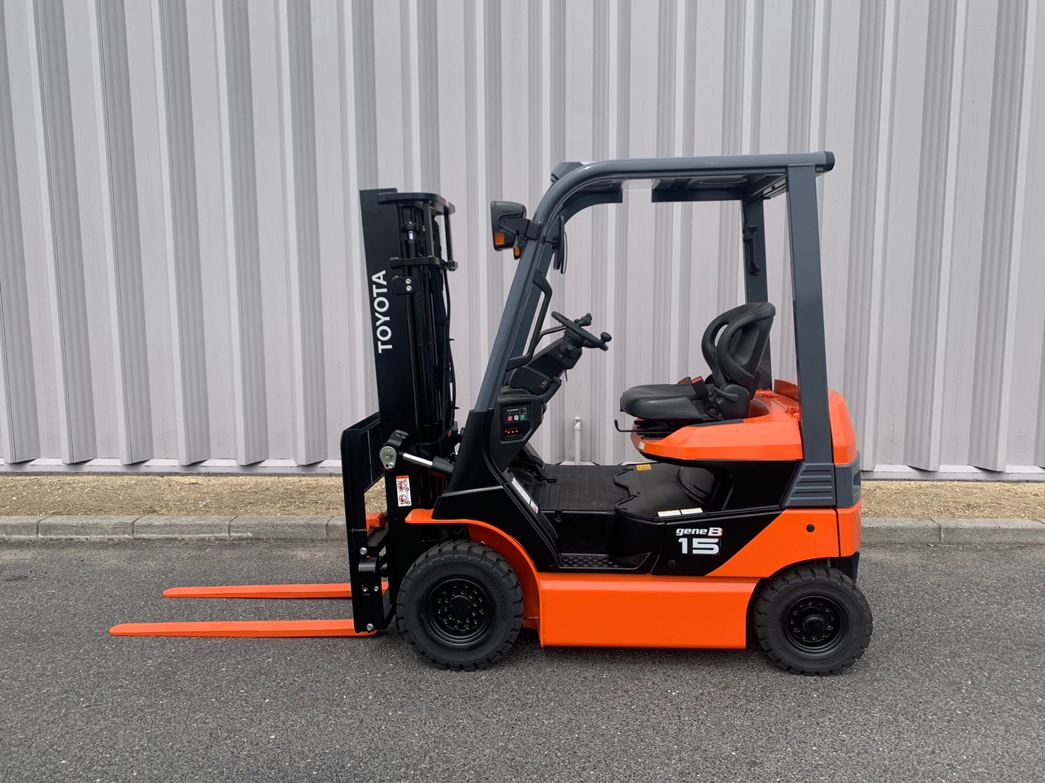 トヨタ中古フォークリフト【3FB9】［No.44］フォークシフター付