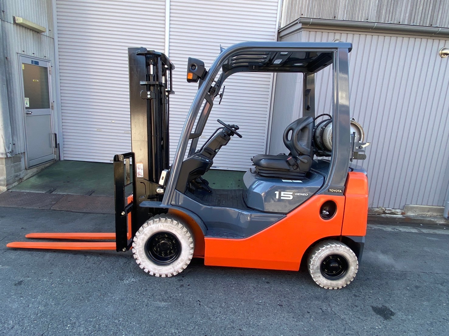 トヨタ中古フォークリフト【02-8FG15】［No.212］高所作業に最適な車両！