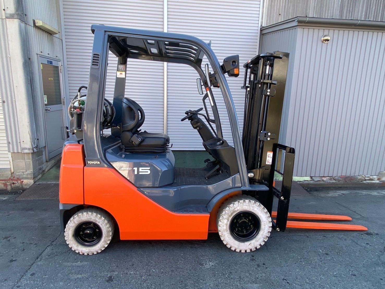 トヨタ中古フォークリフト【02-8FG15】［No.212］高所作業に最適な車両！