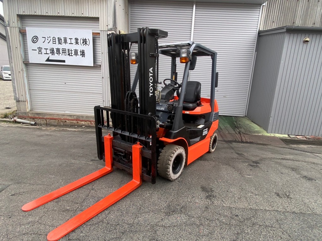 トヨタ中古フォークリフト【8FBL25】［No.231］屋内作業に最適なフルフリーマスト！