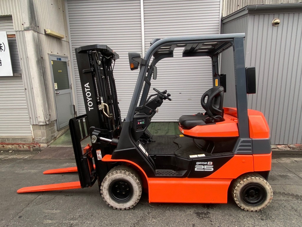 トヨタ中古フォークリフト【8FBL25】［No.231］屋内作業に最適なフルフリーマスト！