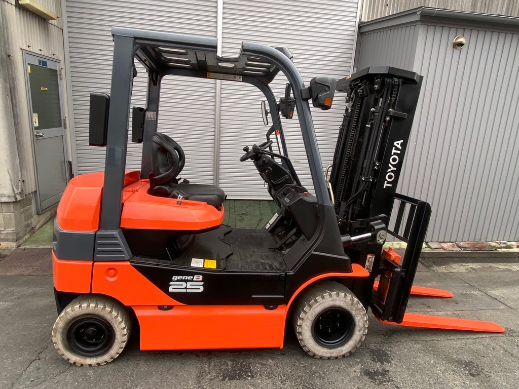 トヨタ中古フォークリフト【8FBL25】［No.231］屋内作業に最適なフルフリーマスト！