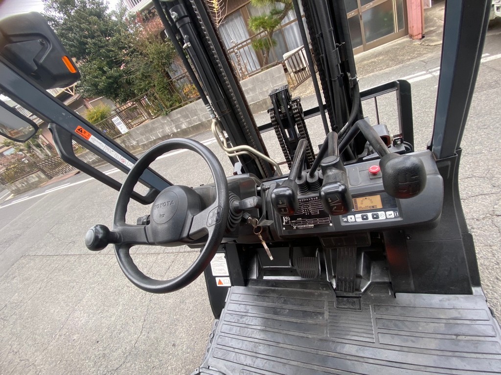 トヨタ中古フォークリフト【8FBL25】［No.231］屋内作業に最適なフルフリーマスト！
