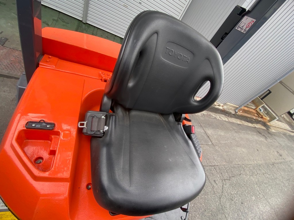 トヨタ中古フォークリフト【8FBL25】［No.231］屋内作業に最適なフルフリーマスト！