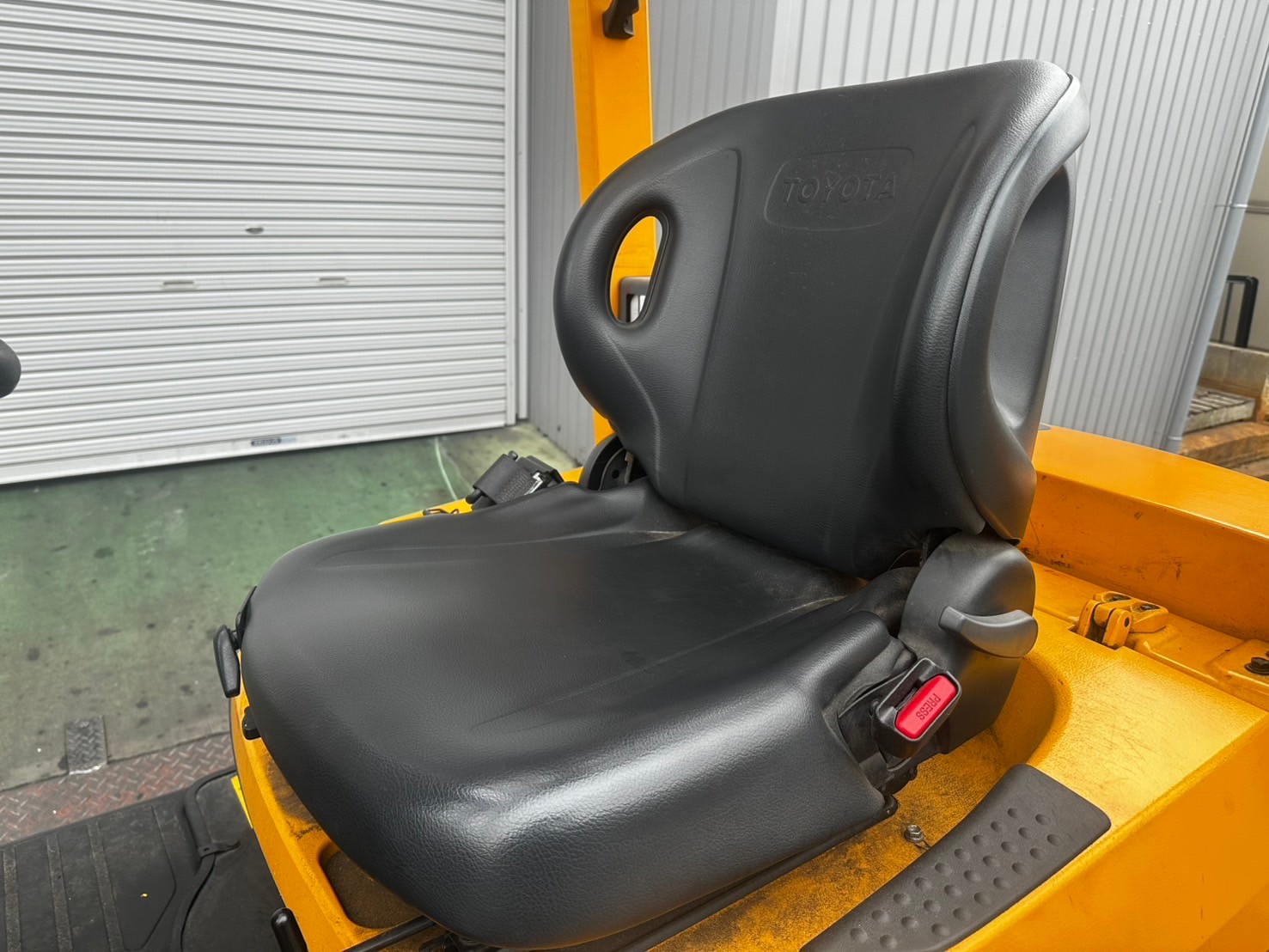 トヨタ中古フォークリフト【8FB25】［No.232］　2020年式の人気バッテリー車