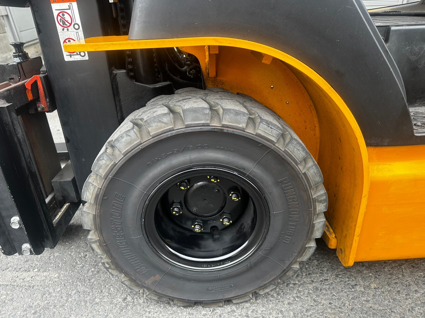 トヨタ中古フォークリフト【8FB25】［No.232］　2020年式の人気バッテリー車