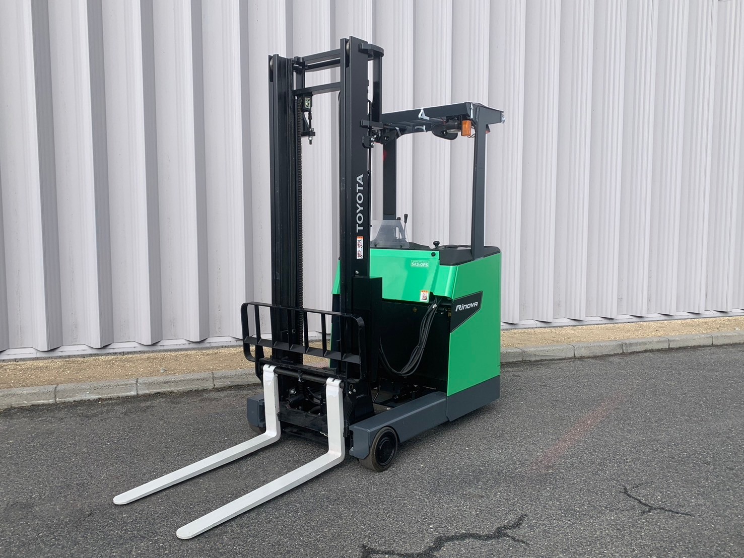 トヨタ中古フォークリフト【8FBR15】［No.233］バッテリーリーチ車