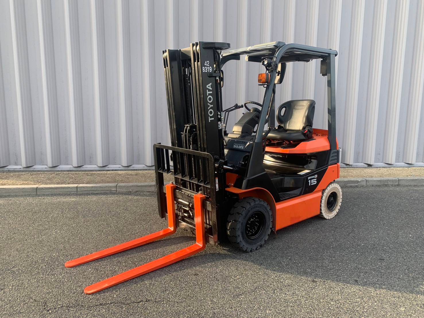 トヨタ中古フォークリフト【8FB15】［No.235］バッテリーカウンター車