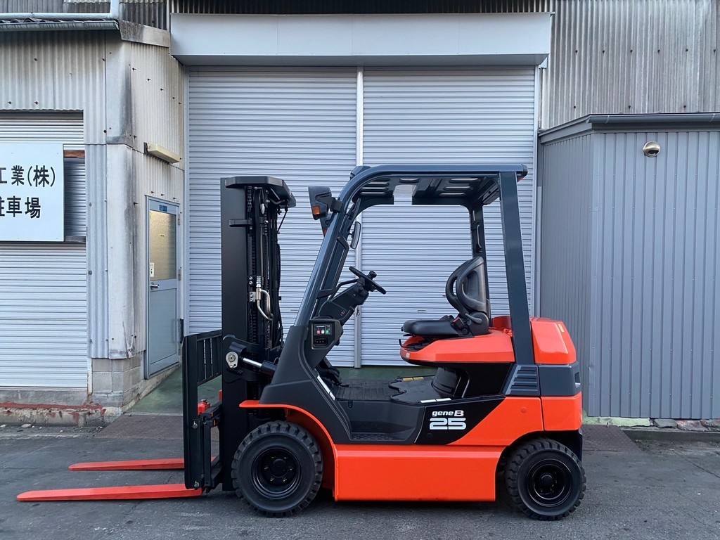 トヨタ中古フォークリフト【8FB25】［No.237］2017年式の人気バッテリー車