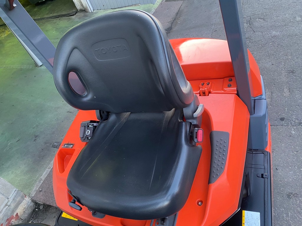 トヨタ中古フォークリフト【8FB25】［No.237］2017年式の人気バッテリー車