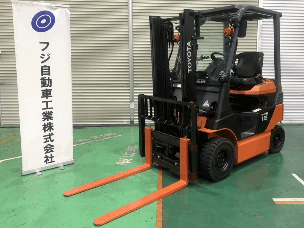 トヨタ中古フォークリフト【8FBH15】［No.251］高年式・使用時間少な目！便利なサイドシフト付き！詳しくはスタッフまで！