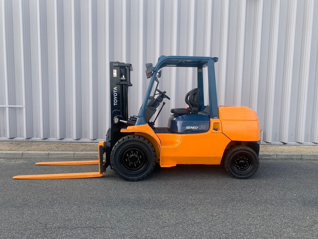 トヨタ中古フォークリフト【7FD40】［No.1000］便利な全回転フォーク！早い者勝ち！