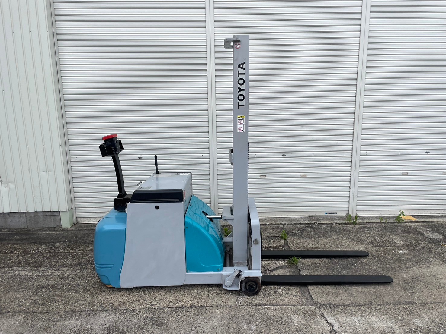 トヨタ中古フォークリフト【2HFW9】［No.1002］倉庫内の作業に便利なウォーキーです！