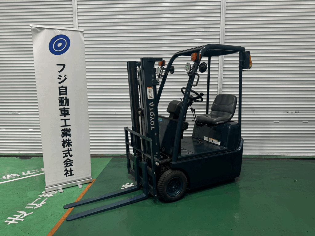 トヨタ中古フォークリフト【3FBKL7】バッテリー車で小回りが効く車両です！