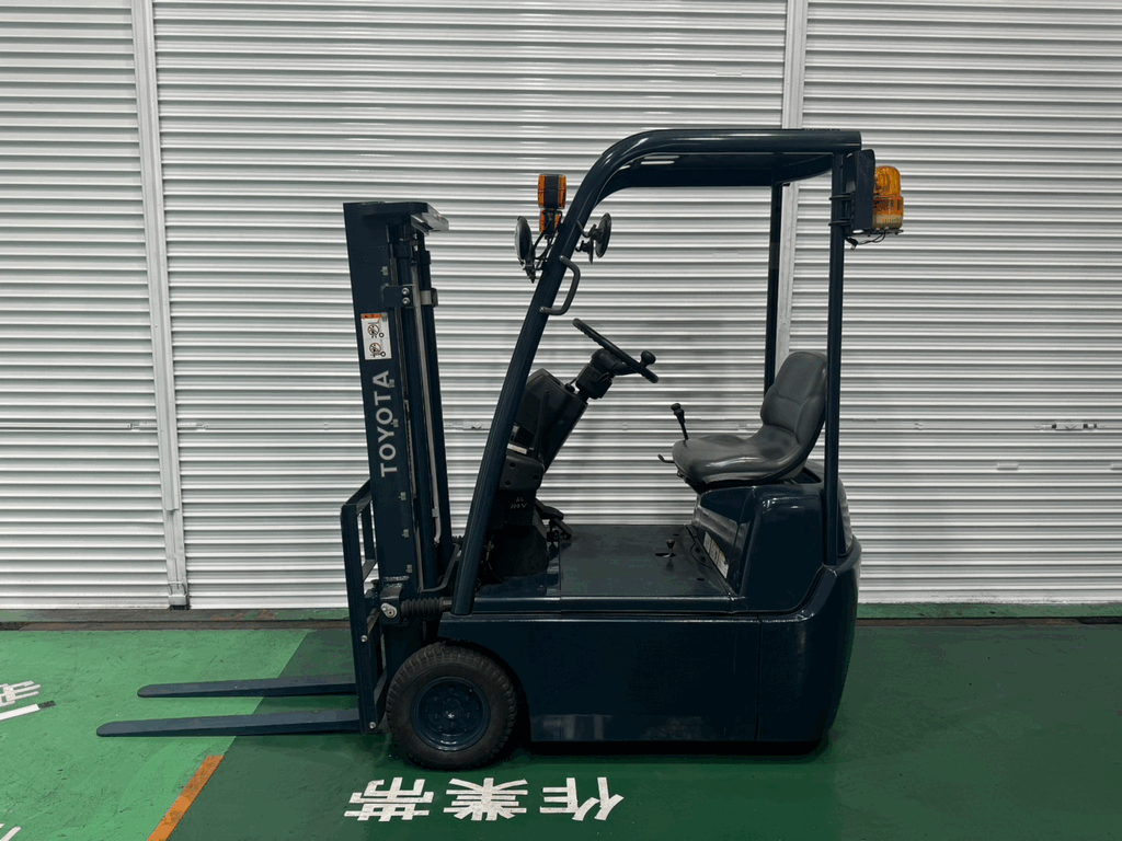 トヨタ中古フォークリフト【3FBKL7】バッテリー車で小回りが効く車両です！