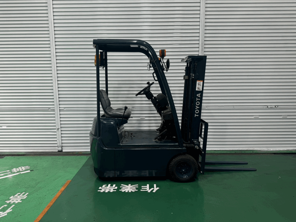 トヨタ中古フォークリフト【3FBKL7】バッテリー車で小回りが効く車両です！