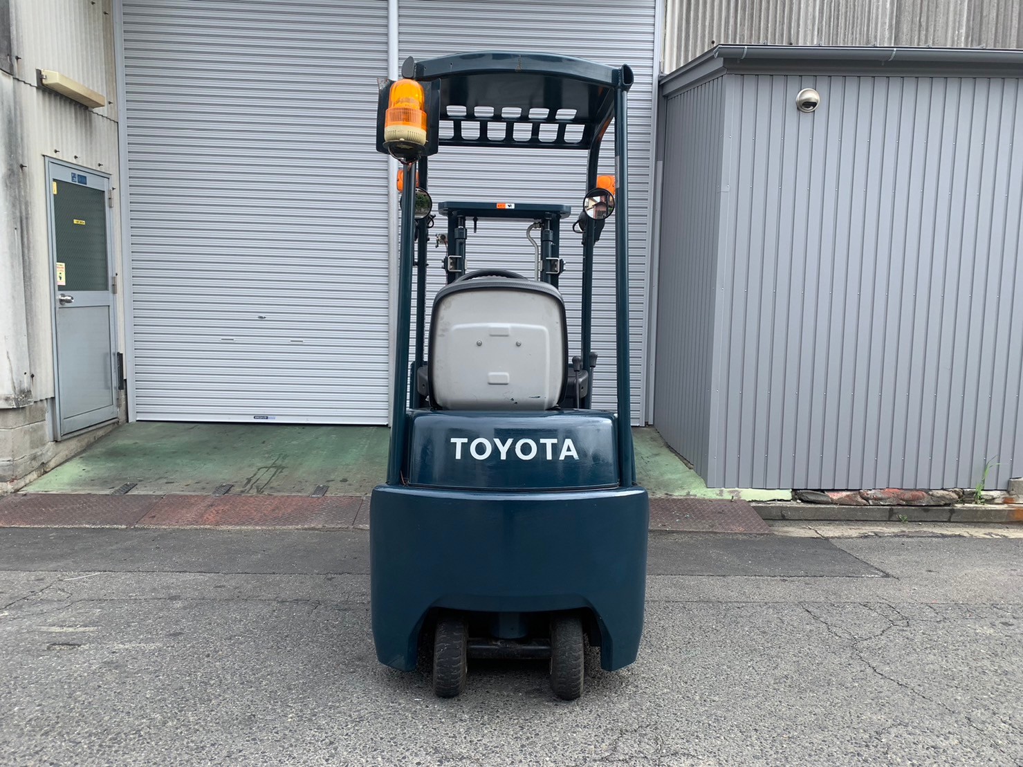 トヨタ中古フォークリフト【3FBKL7】バッテリー車で小回りが効く車両です！