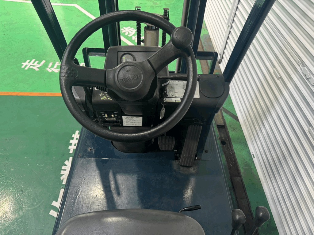 トヨタ中古フォークリフト【3FBKL7】バッテリー車で小回りが効く車両です！