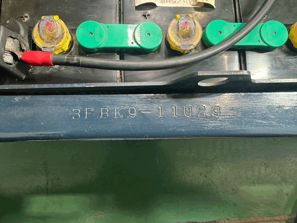 トヨタ中古フォークリフト【3FBKL7】バッテリー車で小回りが効く車両です！