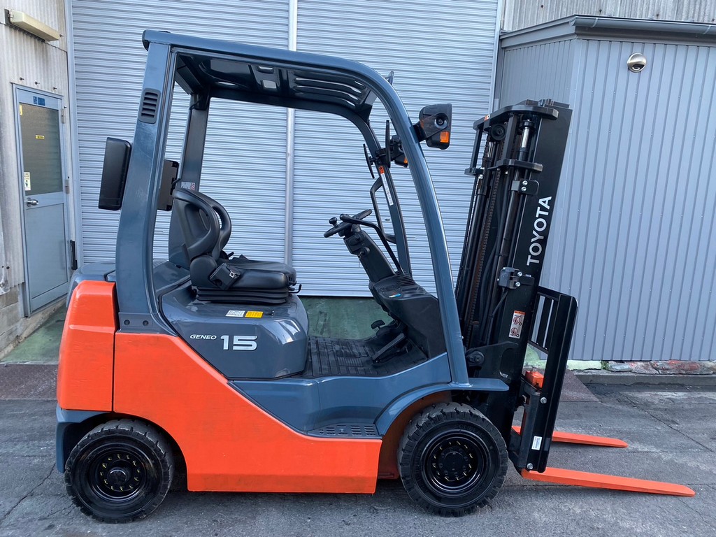 トヨタ1.5トンフォークリフト 軽々しい