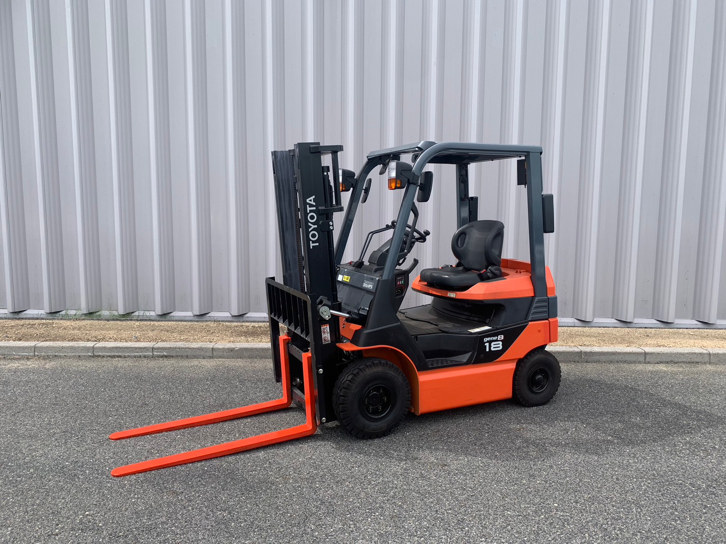 トヨタ中古フォークリフト【8FBL18】人気のバッテリー車！
