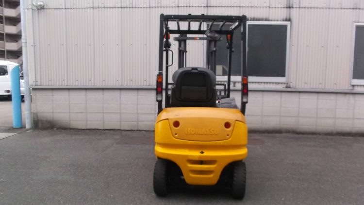 コマツ KOMATSU 中古フォークリフト forklift バッテリーカウンター 3Mマスト 2013年式