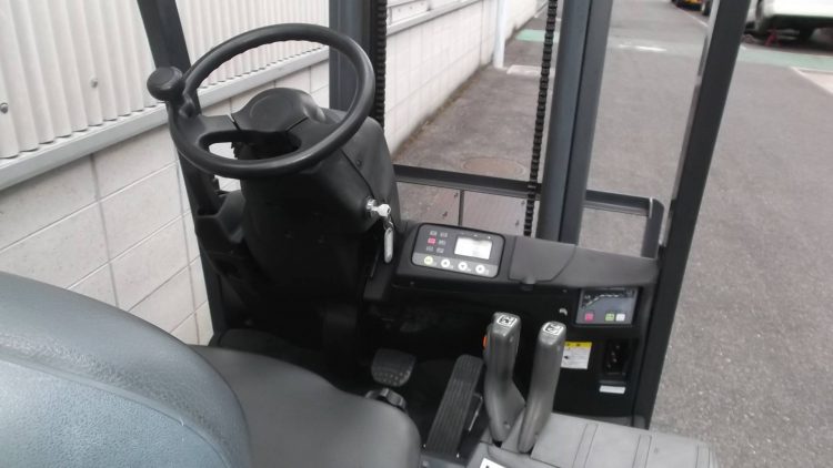 コマツ KOMATSU 中古フォークリフト forklift バッテリーカウンター 3Mマスト 2013年式