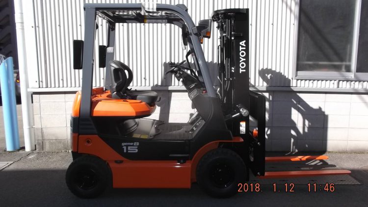 トヨタ TOYOTA 中古フォークリフト forklift バッテリーカウンター 2017年式 3段フルフリー4.3Mマストサイドシフト