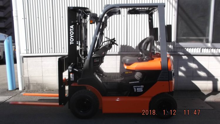トヨタ TOYOTA 中古フォークリフト forklift バッテリーカウンター 2017年式 3段フルフリー4.3Mマストサイドシフト