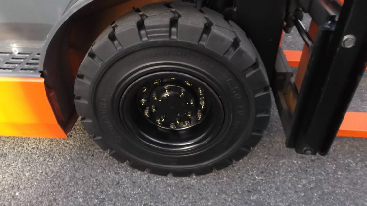 トヨタ Toyota 中古フォークリフト forklift ガソリン 2013年式 サイドシフト 3Mマスト