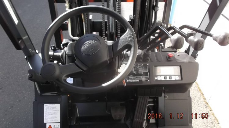 トヨタ TOYOTA 中古フォークリフト forklift バッテリーカウンター 2017年式 3段フルフリー4.3Mマストサイドシフト
