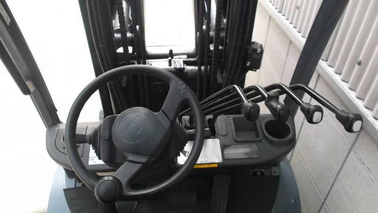 トヨタ TOYOTA 中古フォークリフト forklift ガソリンLPG併用 2011年式 全回転ロールクランプ 4Mハイマスト