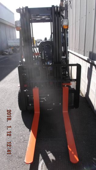 トヨタ TOYOTA 中古フォークリフト forklift バッテリーカウンター 2017年式 3段フルフリー4.3Mマスト サイドシフト