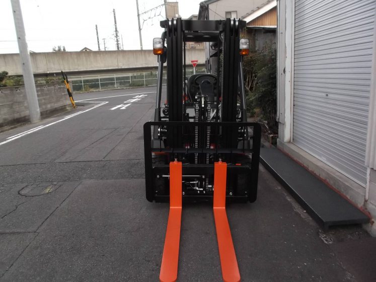 トヨタ TOYOTA 中古フォークリフト forklift バッテリー 2017年式 3段フルフリー4.3Mマストサイドシフト