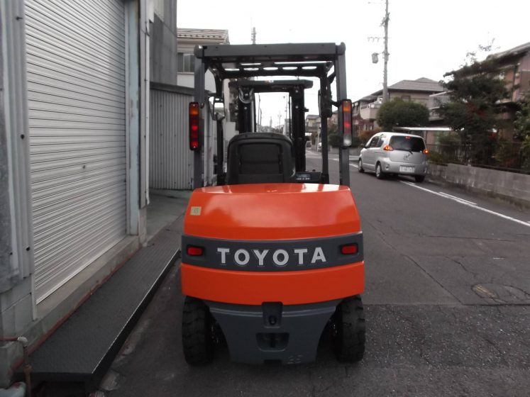 トヨタ TOYOTA 中古フォークリフト forklift バッテリー 2017年式 3段フルフリー4.3Mマストサイドシフト