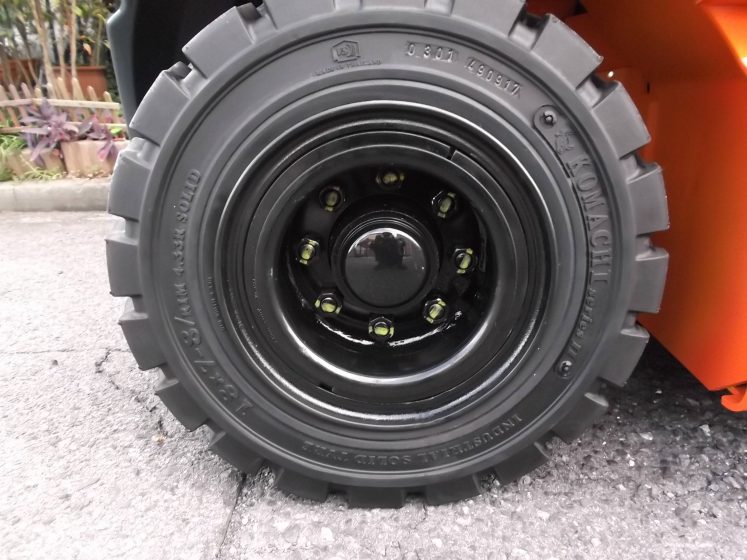 トヨタ TOYOTA 中古フォークリフト forklift バッテリー 2017年式 3段フルフリー4.3Mマストサイドシフト