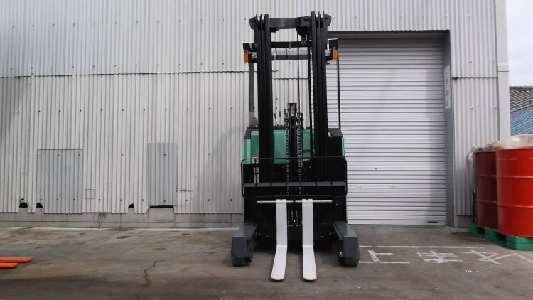 トヨタ Toyota 中古フォークリフト forklift バッテリーリーチ 2018年式 3段フルフリー5.5Mマスト