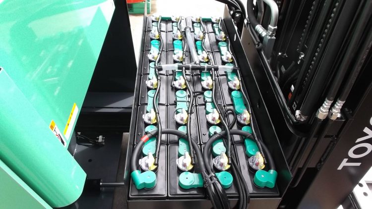 トヨタ Toyota 中古フォークリフト forklift バッテリーリーチ 2018年式 3段フルフリー5.5Mマスト