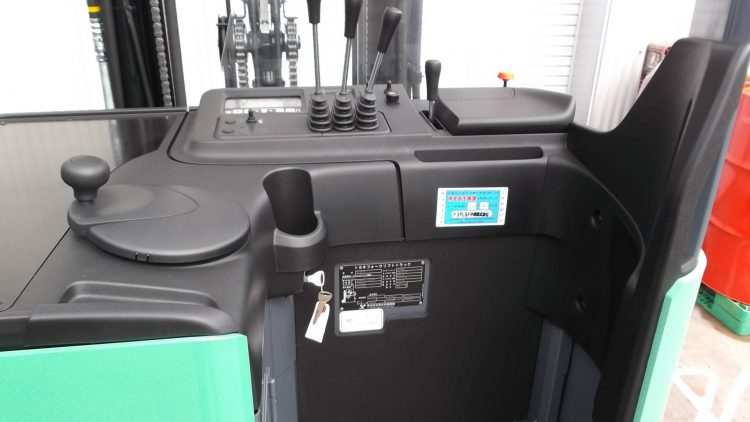 トヨタ Toyota 中古フォークリフト forklift バッテリーリーチ 2018年式 3段フルフリー5.5Mマスト